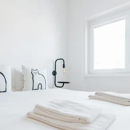 Apartment - Almirante Reis