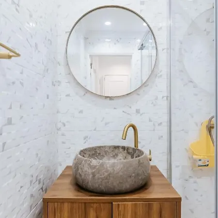 Apartment - Almirante Reis *